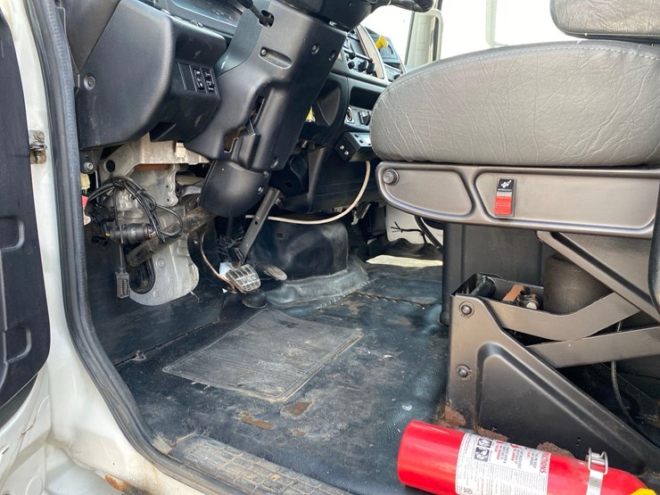 2018-hino-338-image-42