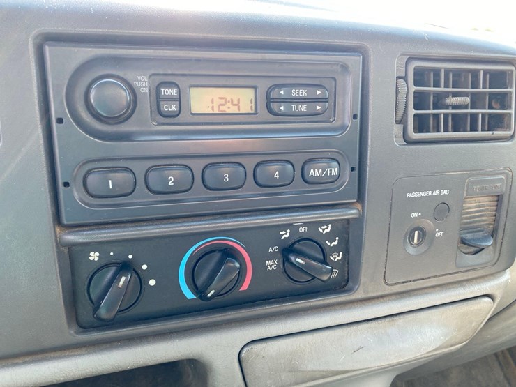 2003-ford-f550-image-33