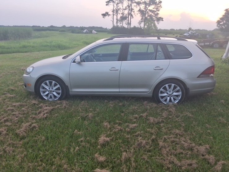 #99999-•-2013-volkswagen-jetta-passenger-car-image-3