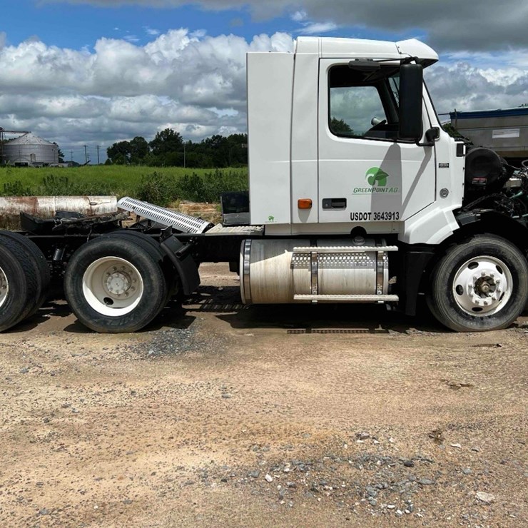 2007 Volvo VNL Truck Tractor