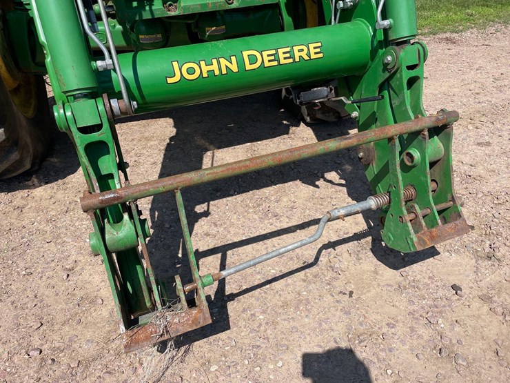 2014-john-deere-6210r-image-44