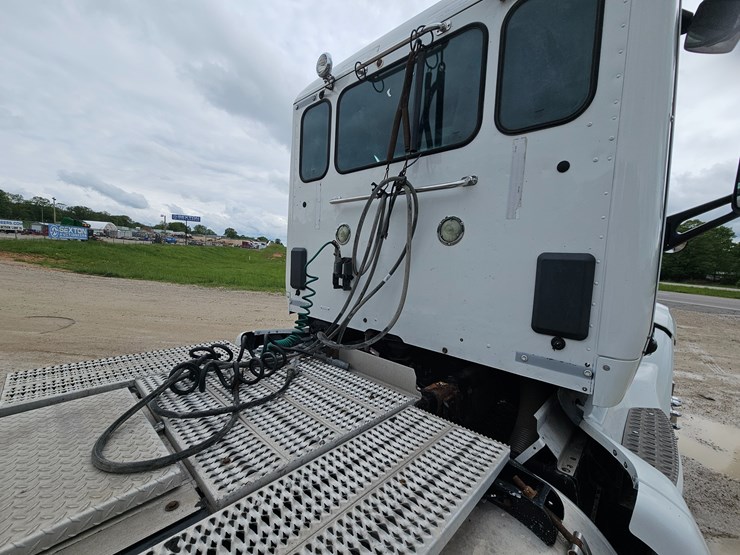 2014-peterbilt-579-image-62