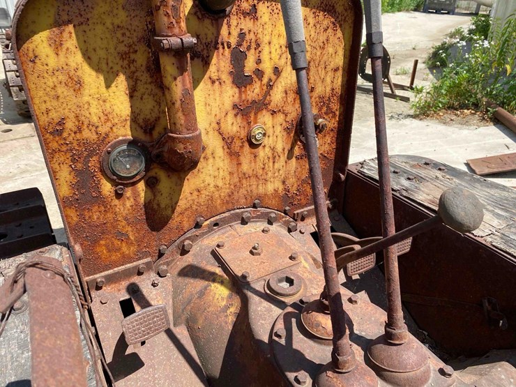 caterpillar-15-ag-crawler-tractor-image-21