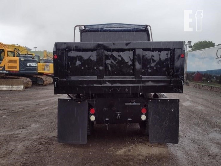 2008-peterbilt-335-image-4