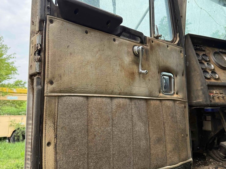 1983-kenworth-w900-image-40