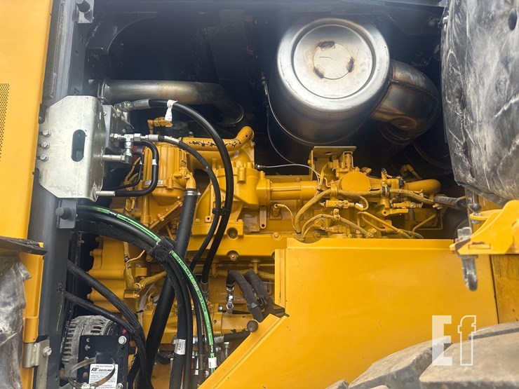 2020-deere-844l-image-27