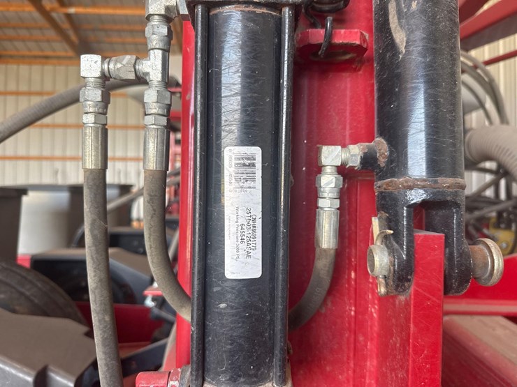 2010-case-ih-1250-image-38