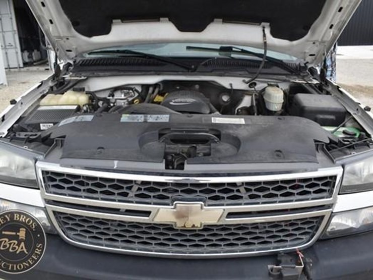 2005-chevrolet-3500-image-45