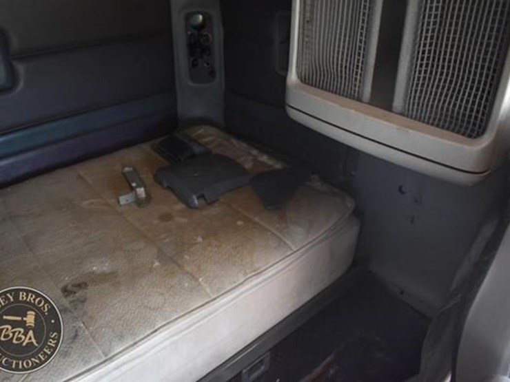 1997-freightliner-century-120-image-57