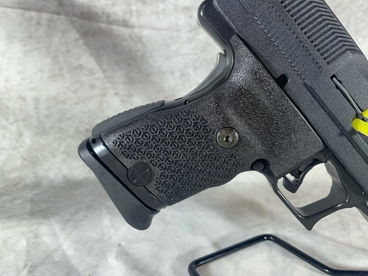 #4382-•-hi-point-yc9-tactical-9mm-luger-pistol,-sn:-yc006575-image-6