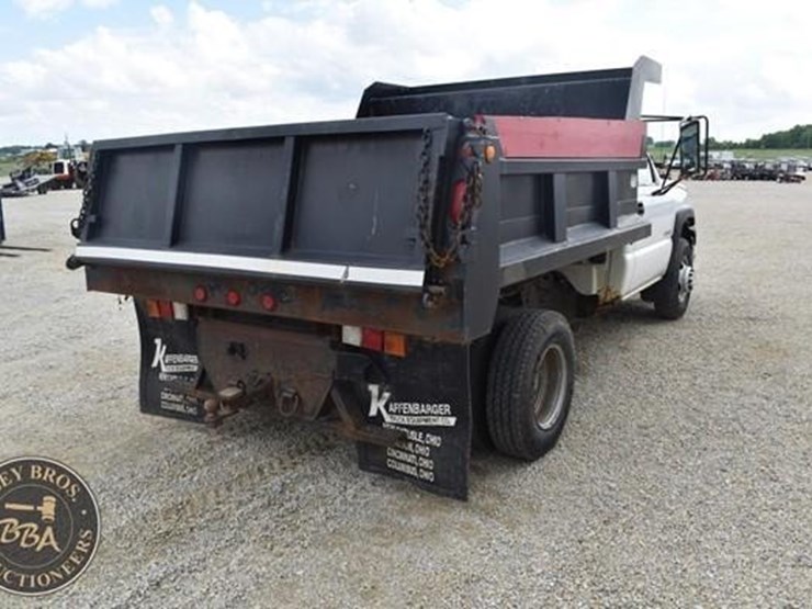 2005-chevrolet-3500-image-15