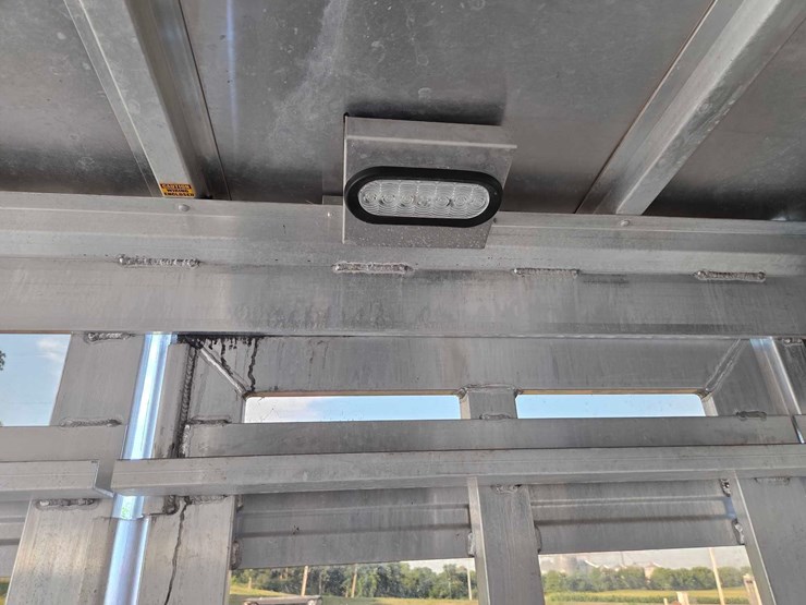 2017-8'x24'-eby-aluminum-livestock-trailer-image-51