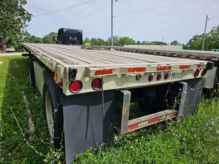 2005-utility-48'-x-102"-image-10