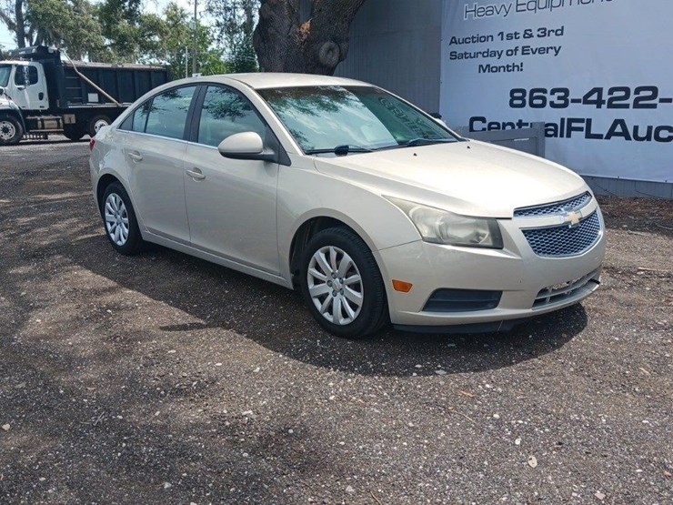 2011-chevrolet-cruze-runs/moves-lt-image-2