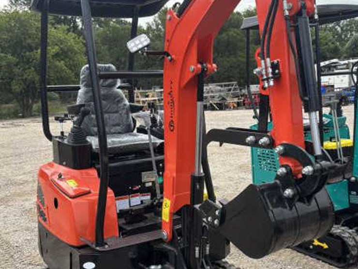 #111-•-cfg-industrial-mini-excavator---kubota-diesel-image-2