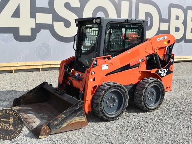 2020-kubota-ssv65-image-2