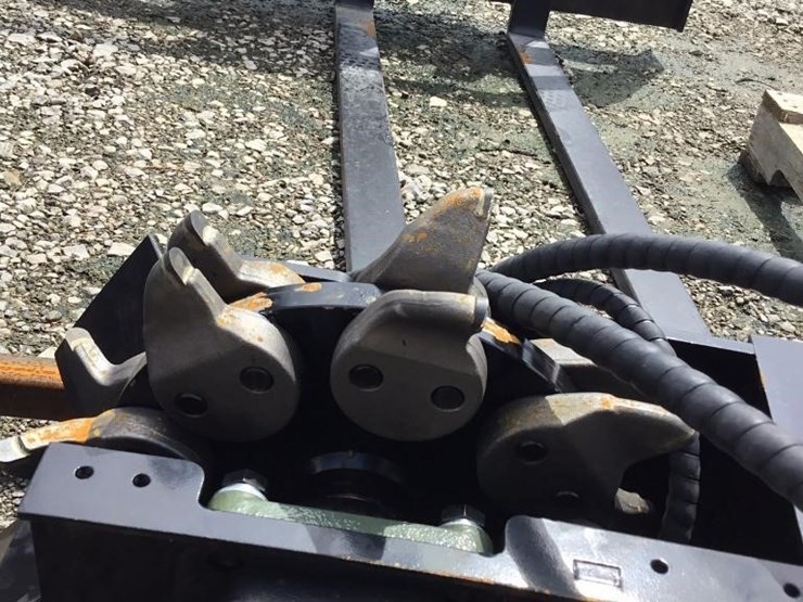 new-giyi-mini-skid-steer-stump-grinder-image-3