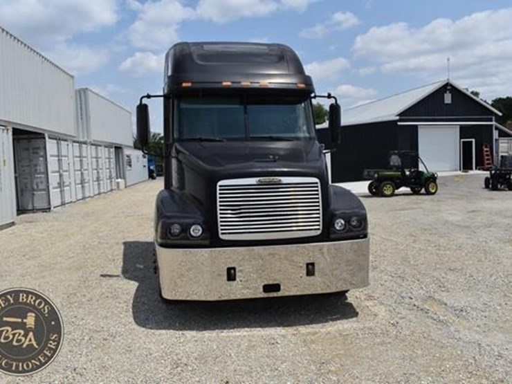 1997-freightliner-century-120-image-10