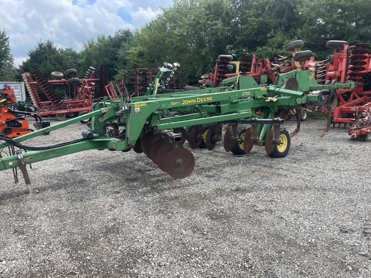 2002-john-deere-2700-image-1