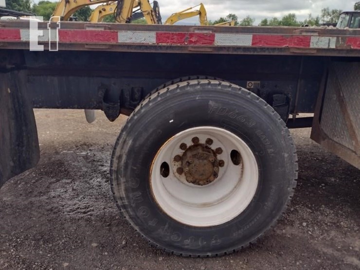2013-peterbilt-337-image-29