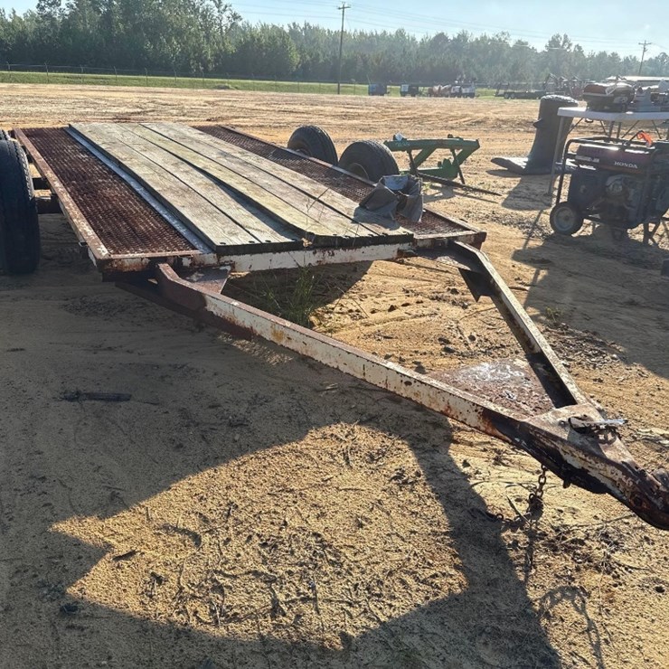 2236 - 16' CAR HAULER TRAILER *