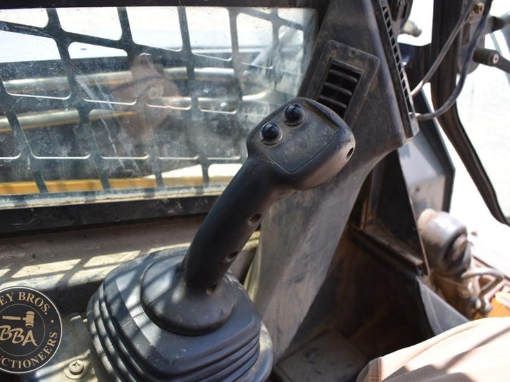 2012-deere-333d-image-25