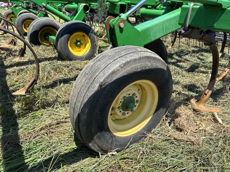 john-deere-2310-image-14