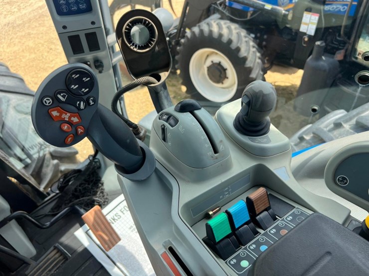 2014-new-holland-t8.360-image-34