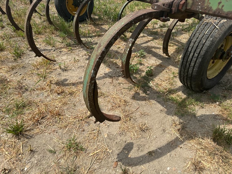 john-deere-100-image-12