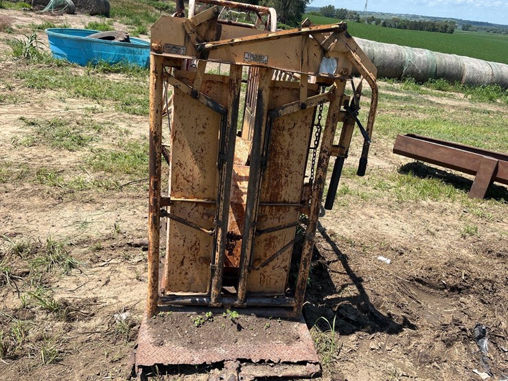 for-most-cattle-chute-image-9