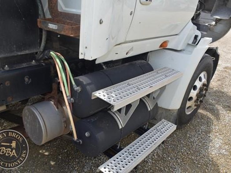 2014-international-prostar-image-40