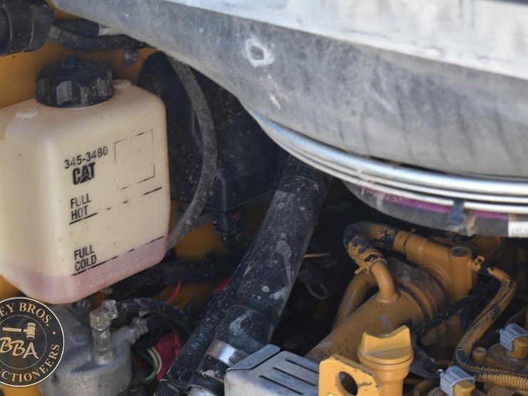 2018-caterpillar-262d-image-48