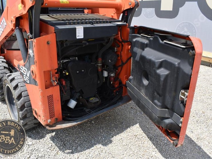 2017-kubota-ssv65-image-26