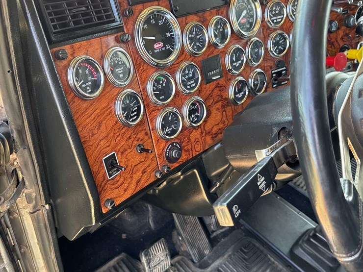 1999-peterbilt-379-image-33