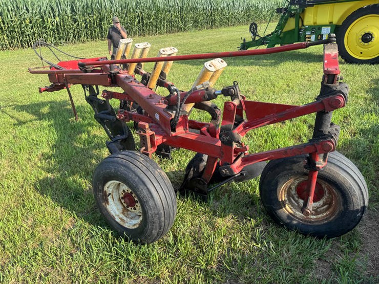 #1425-•-ih-720-4x-auto-reset-plow-image-7