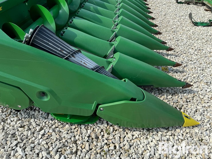2022-john-deere-c18f-image-10
