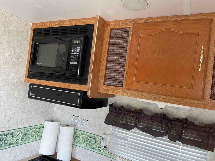 2005-wildwood-le-camper-image-28