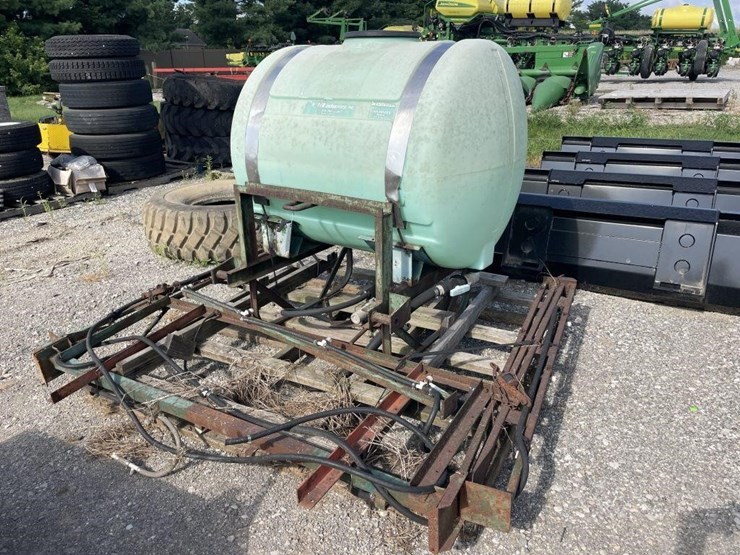 synder-200-gallon-sprayer-image-1