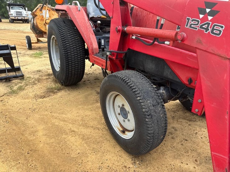massey-ferguson-1250-image-12