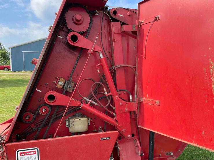 case-8430-round-baler-image-11
