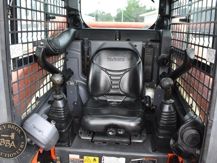 2017-kubota-ssv65-image-46