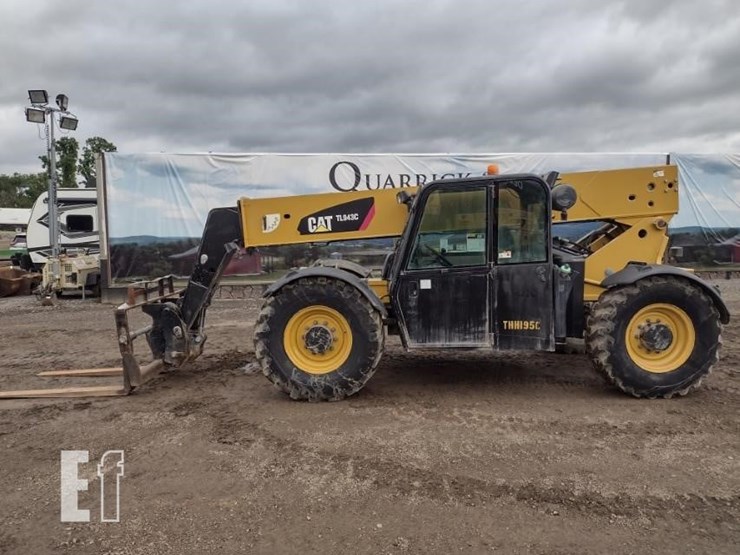 2015-caterpillar-tl943c-image-1