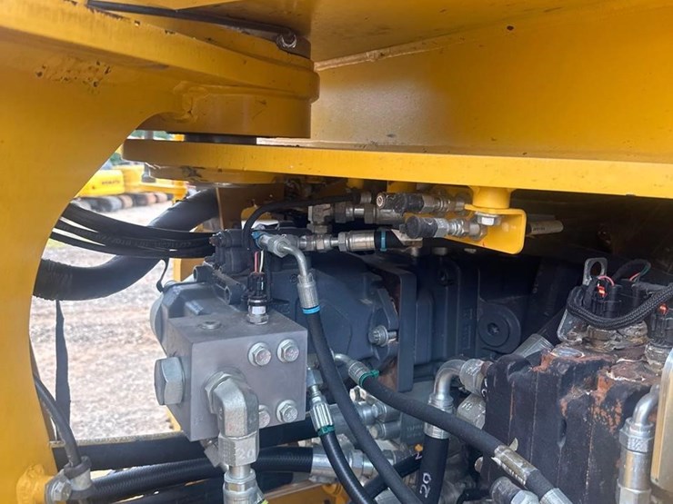 2020-deere-844l-image-21