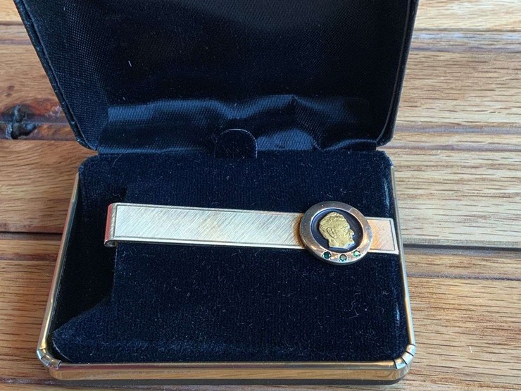 john-deere-service-tie-clip-image-1