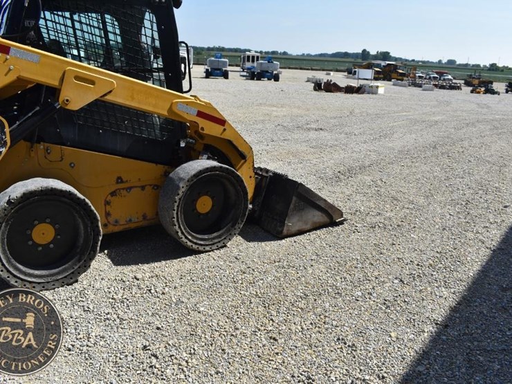 2018-caterpillar-262d-image-22