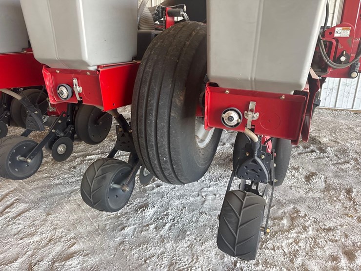 2010-case-ih-1250-image-32
