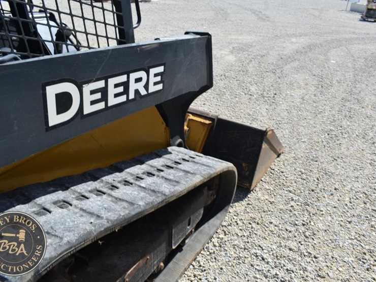 2019-deere-325g-image-49