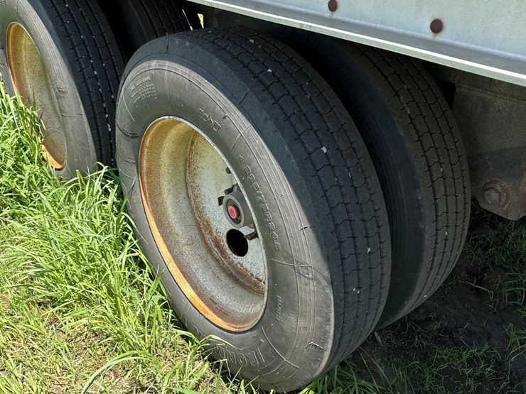 2009-dakota-aluminum-40ft-grain-trailer-image-29