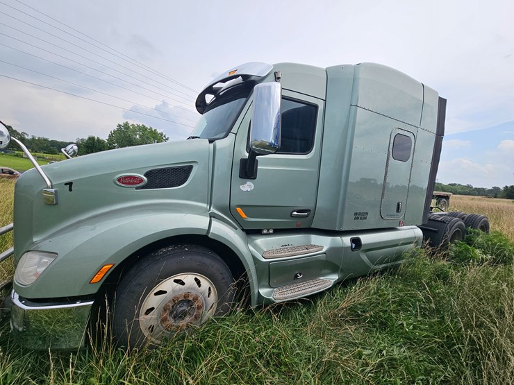 2016-peterbilt-579-image-4