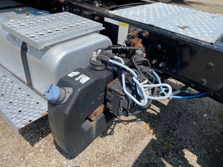 2014-freightliner-m2-image-29
